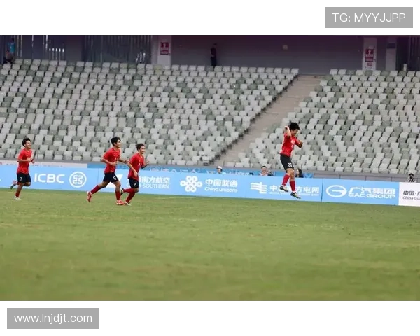 中国男足逆转取胜展现顽强斗志全队团结奋战冲击世界杯梦想