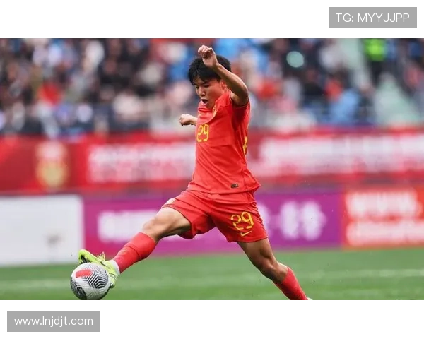 国足新星闪耀赛场助力球队逆转强敌点燃全国球迷激情