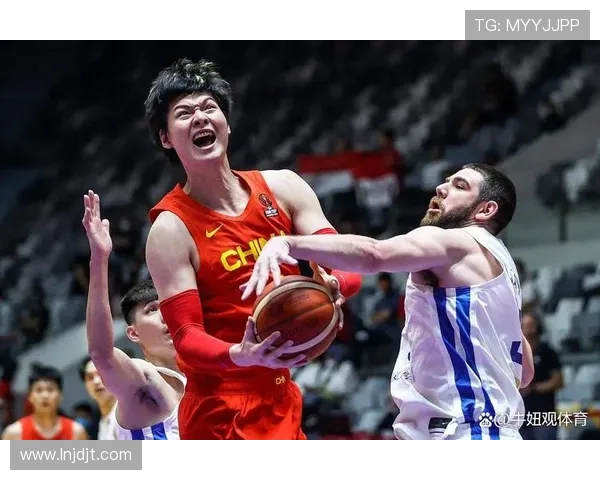 中国男篮逆转获胜 成功晋级世界杯八强 重燃球迷希望