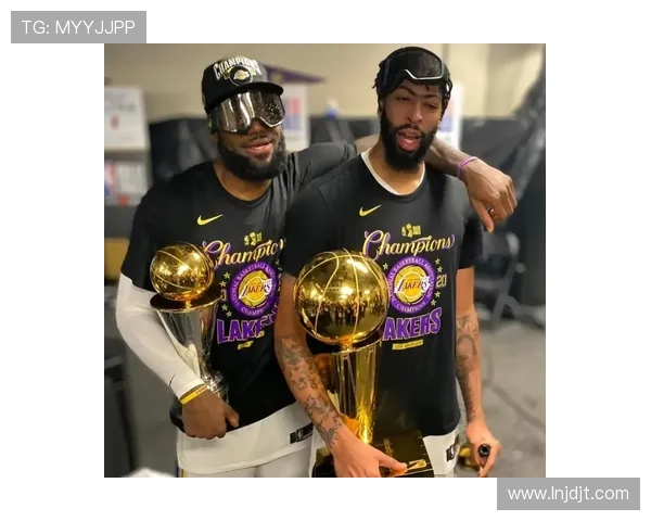 湖人队迎来新赛季首场热身赛 詹姆斯和戴维斯表现亮眼展现冠军竞争力