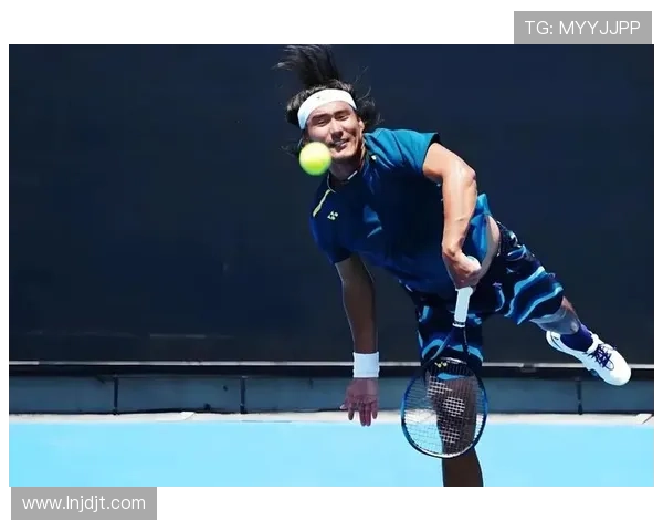 网球赛场风云再起:新星崛起挑战老将霸主地位,赛事热度持续攀升 网球赛场风云再起:新星崛起挑战老将霸主地位,赛事热度持续攀升