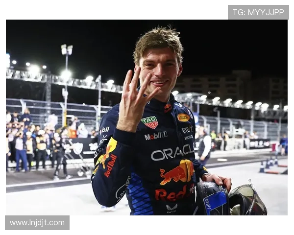 F1赛季收官战前夕:维斯塔潘绝地反击 冲刺第5冠惹全世界关注 F1赛季收官战前夕:维斯塔潘绝地反击 冲刺第5冠惹全世界关注