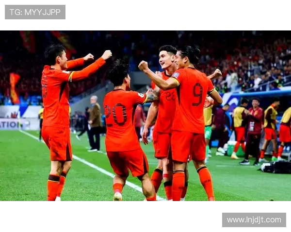 足球世界杯预选赛激烈开战 中国队冲击历史首胜全力拼搏